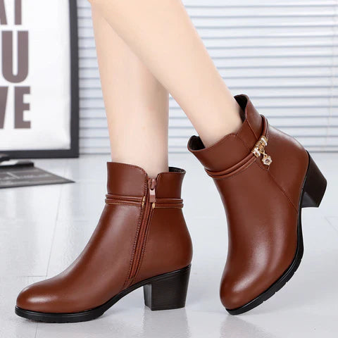 Bota Feminina em Couro Peluciada - CozyChic